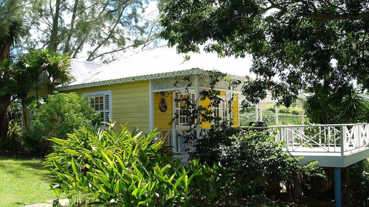 Merlin Bay Cottage | Gingerbread Cottage 2 bed with pool, seaviews, Nr Holetown St. James