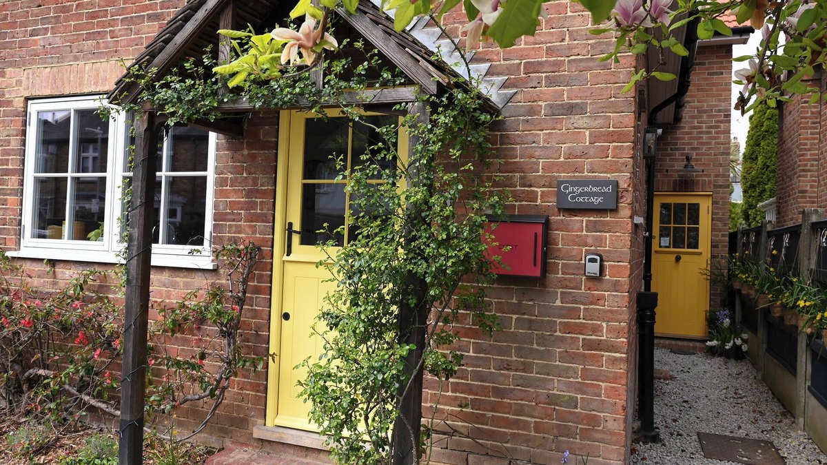 Canterbury Cottage | GINGERBREAD COTTAGE, family friendly, with open fire in Canterbury