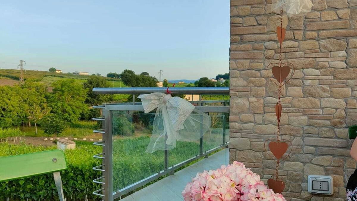 Sant'Angelo all'Esca Bed & Breakfast | GioiaVitae - Bed-In-Botte - Sleep in the Vineyard