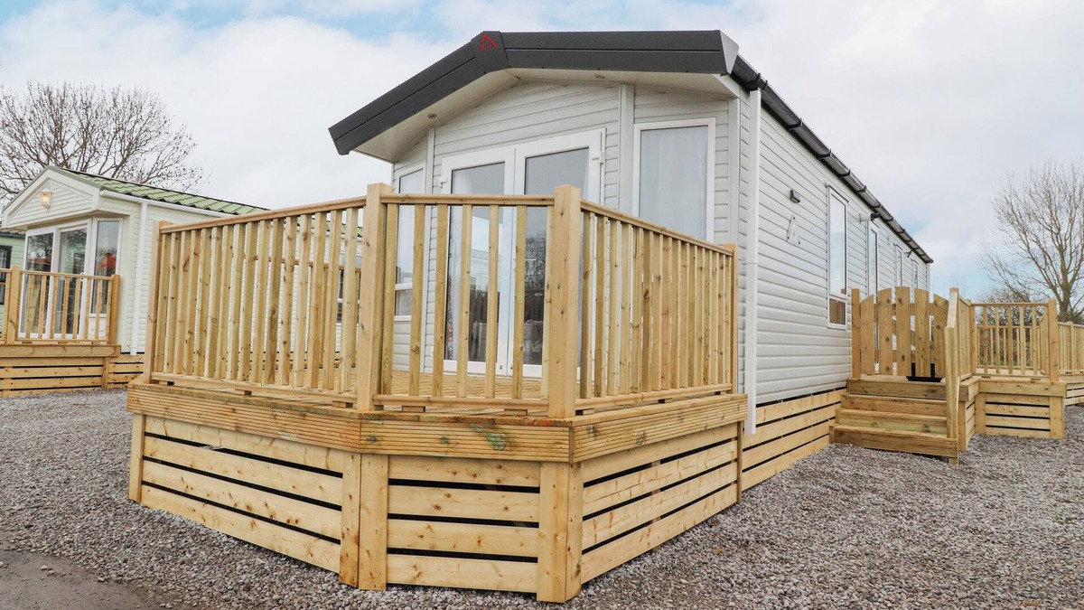 Wesham Cottage | GIORGIO, family friendly, with hot tub in Warton, Lancashire