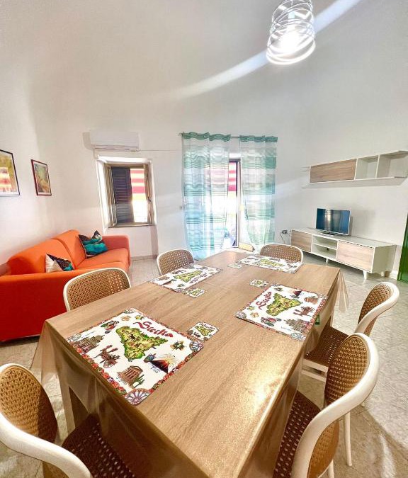 Santo Stefano di Camastra House | Gira Vota e Furria
