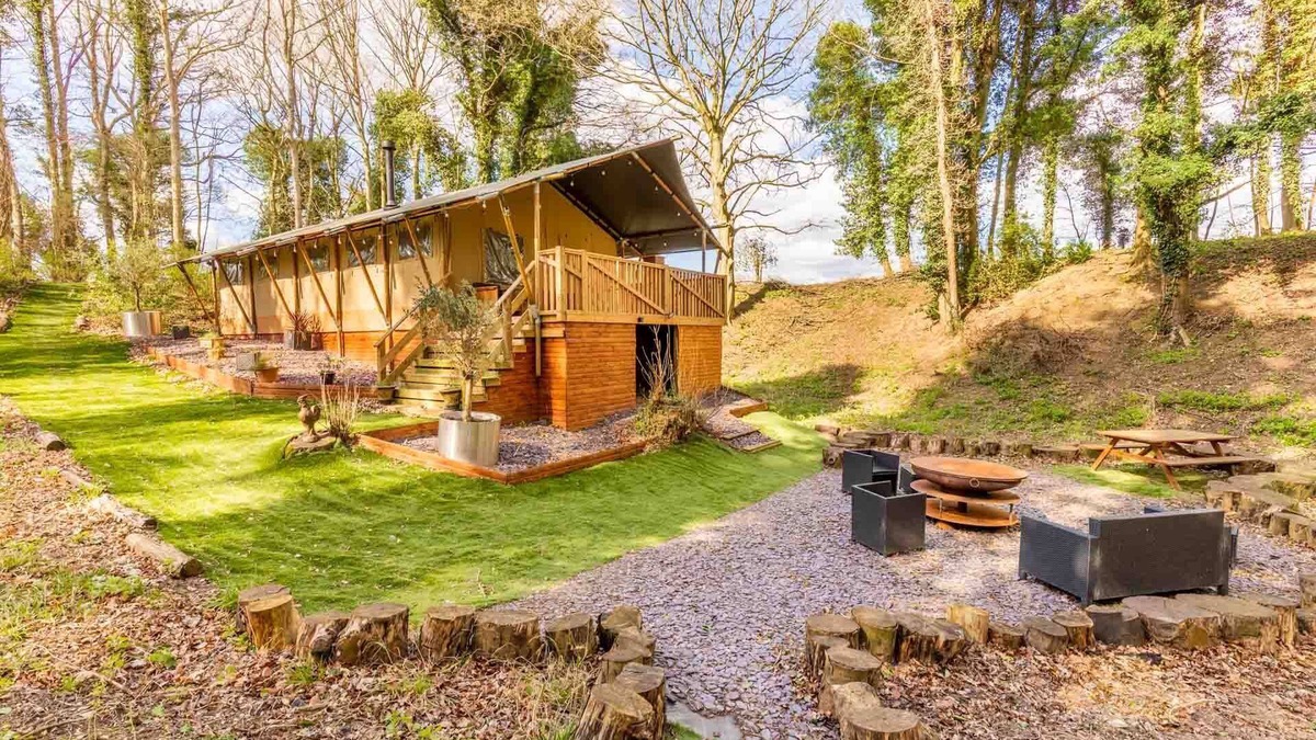 Thetford Cabin | Giraffe Enclosure - Norfolk Holiday Properties