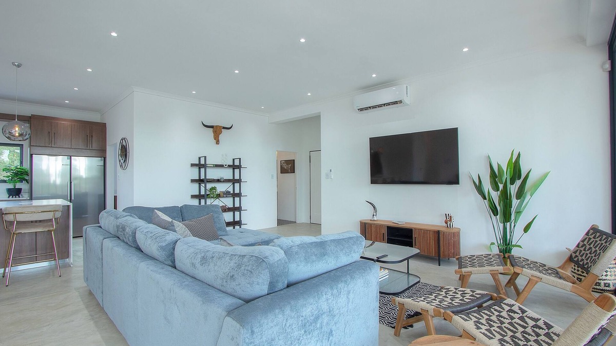 Marloth Park Villa | Giraffe Oasis - Kruger Luxury Family Villa: 5-BRs WiFi & AC in Marloth Park
