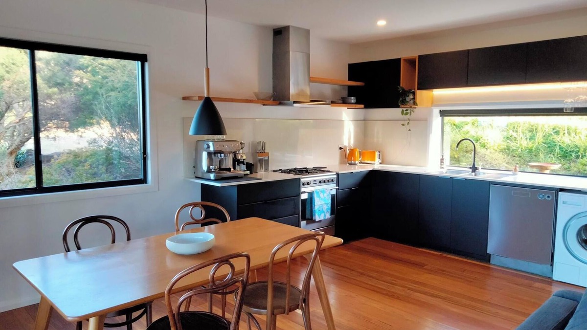 Federal Cottage | Girayir Cottage. Native gardens. Byron hinterland. Abundant wildlife.