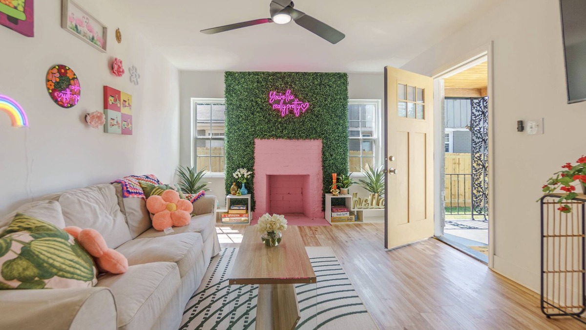 University District House | Girls Just Want To Have Fun: Girly Getaway! Luxe + Spacious 2 BR FENCED YARD