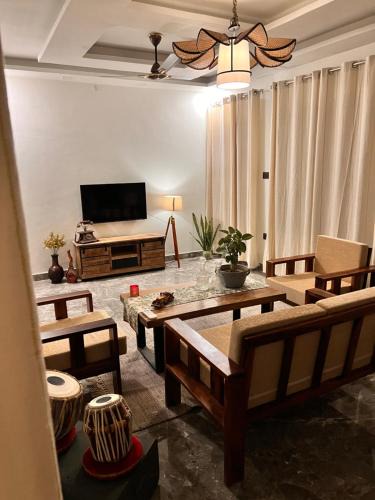 Shivalik Nagar Apartment | Gita Bhawan - Elegant Escape