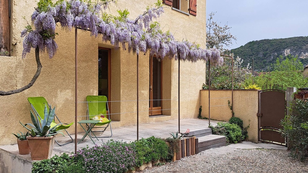 Bregnier-Cordon House | Gite à la campagne au calme le long de la Viarhona et du Rhone