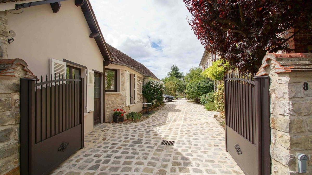Moret-sur-Loing House | Gîte 1 to 4 people, renovated stone house in the heart of Moret-sur-Loing