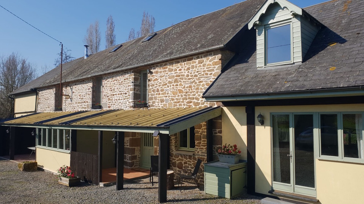 Villiers-le-Pre House | Gite 3 bedroom, 2 bathroom, swimming pool, fishing lakes, large mature garden