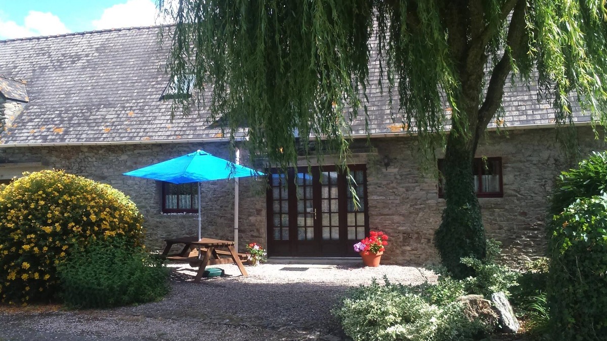 Marzan House | Gite 3 Family friendly, rural setting, close to south coast beaches, market town