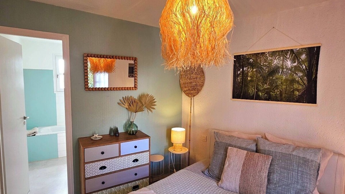 La Roche-sur-Yon Apartment | Gîte 3 pers Bornéo - Relaxation with heated swimming pool and secure parking lot