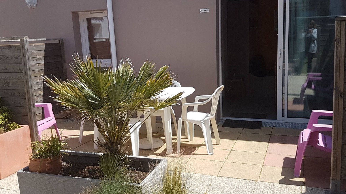 Les Sables d'Olonne Cottage | GITE 4 people patio view