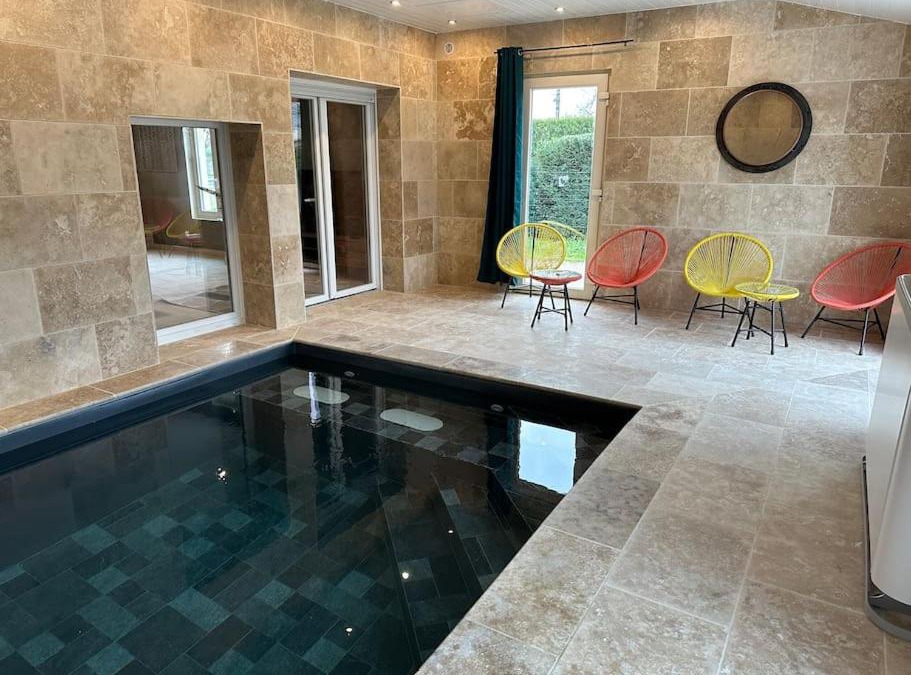 Frignicourt House | Gite 5 chambres, piscine intérieure, proche du Der