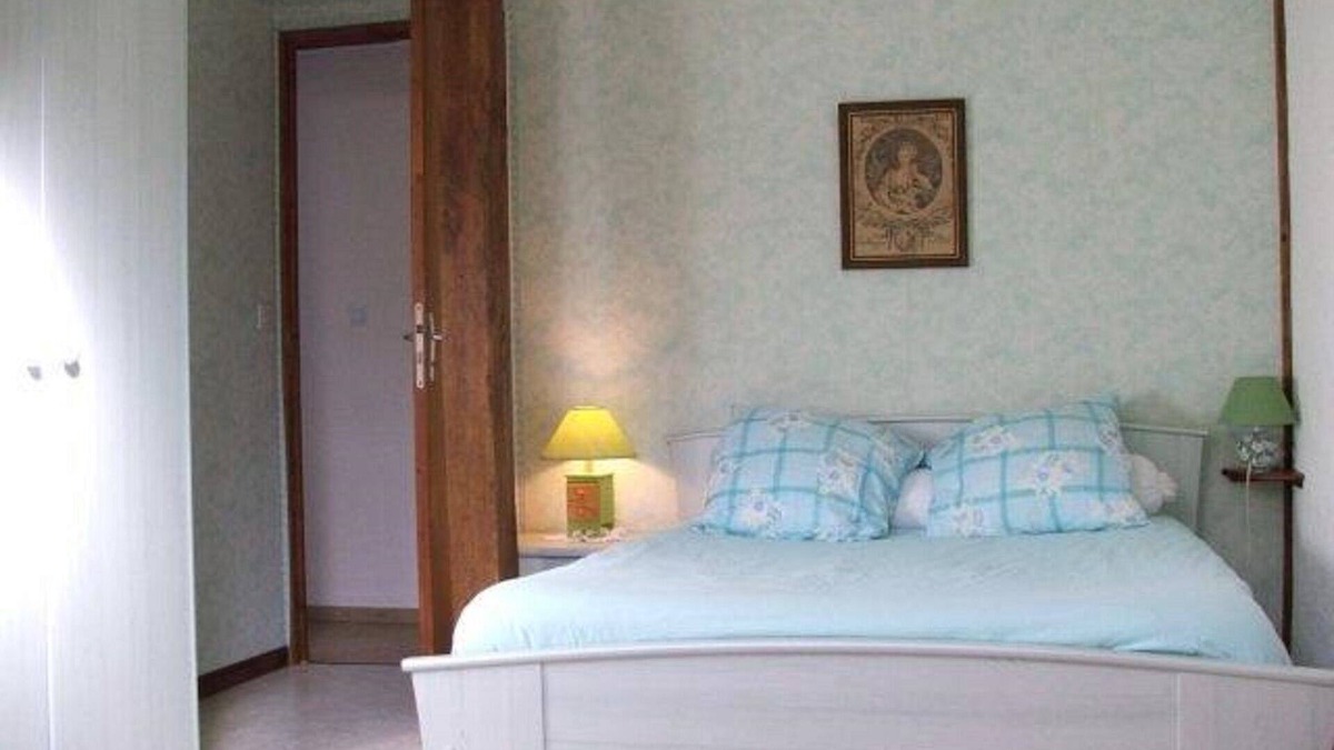 Chateau-Verdun House | Gite 5 - Le Cairn: Bed and Breakfast