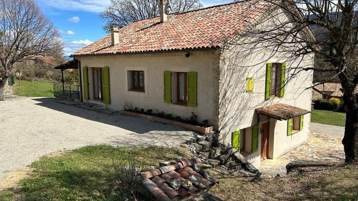 Orpierre Apartment | Gite 600 meters from the medieval village of Orpierre