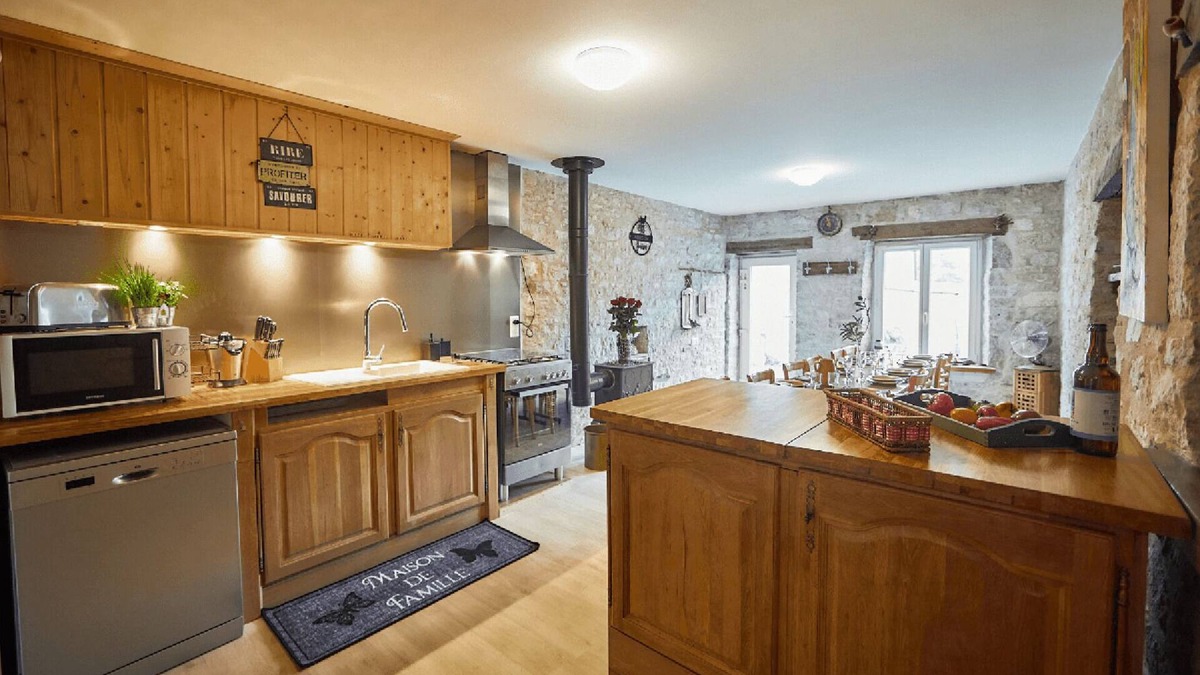 Aiglepierre House | Gite Abricosy du Jura: Holiday home for 6 people between Arbois and Salins les B