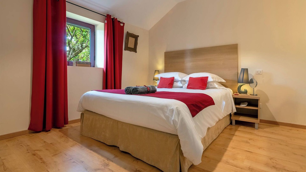 Ajat Apartment | Gîte “Amélie” – Softness and Light for 1 to 2 Adults