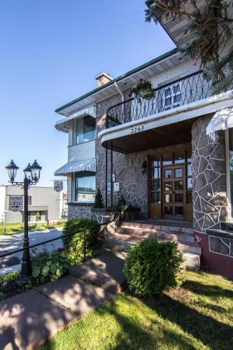 Jonquiere Bed & Breakfast | Gite Au P'tit Manoir B&B