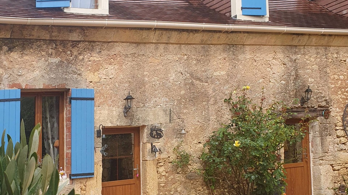 Les Eyzies House | Gite aux Eyzies Avec Piscine 5mn du Centre Tous Commerces Animaux Acceptés