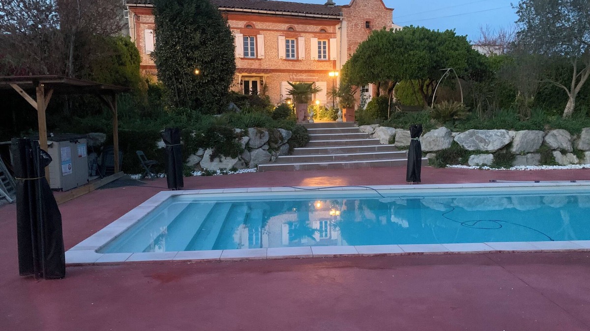 Mauvaisin Cottage | Gîte & Bed and Breakfast capacity 14 people with swimming pool, labeled 4 keys.