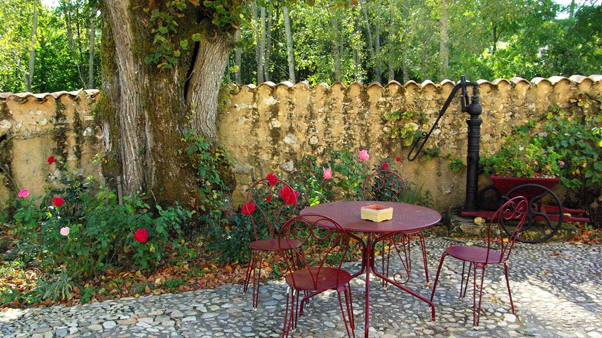 Villamblard House | Gite Bleu, 2 room apartment located on the ground floor