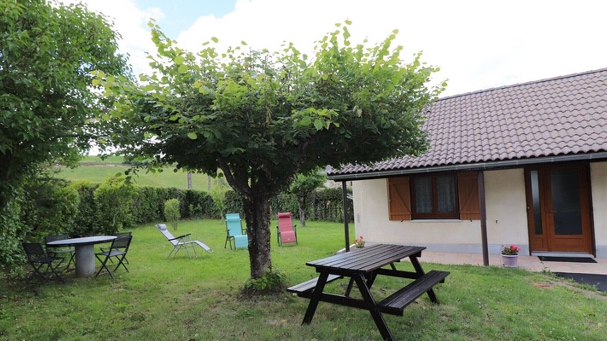 Carlat Cottage | Gite Carlat, 2 bedrooms, 3 persons