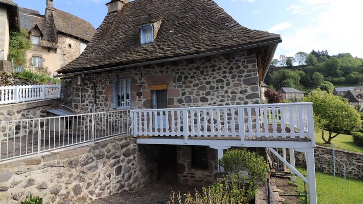 Carlat Cottage | Gite Carlat, 2 bedrooms, 4 persons
