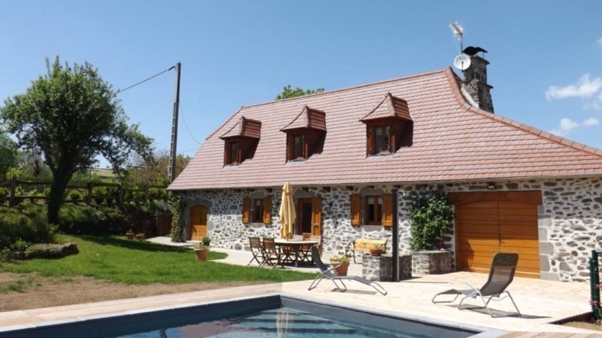 Carlat Cottage | Gite Carlat, 3 bedrooms, 6 persons