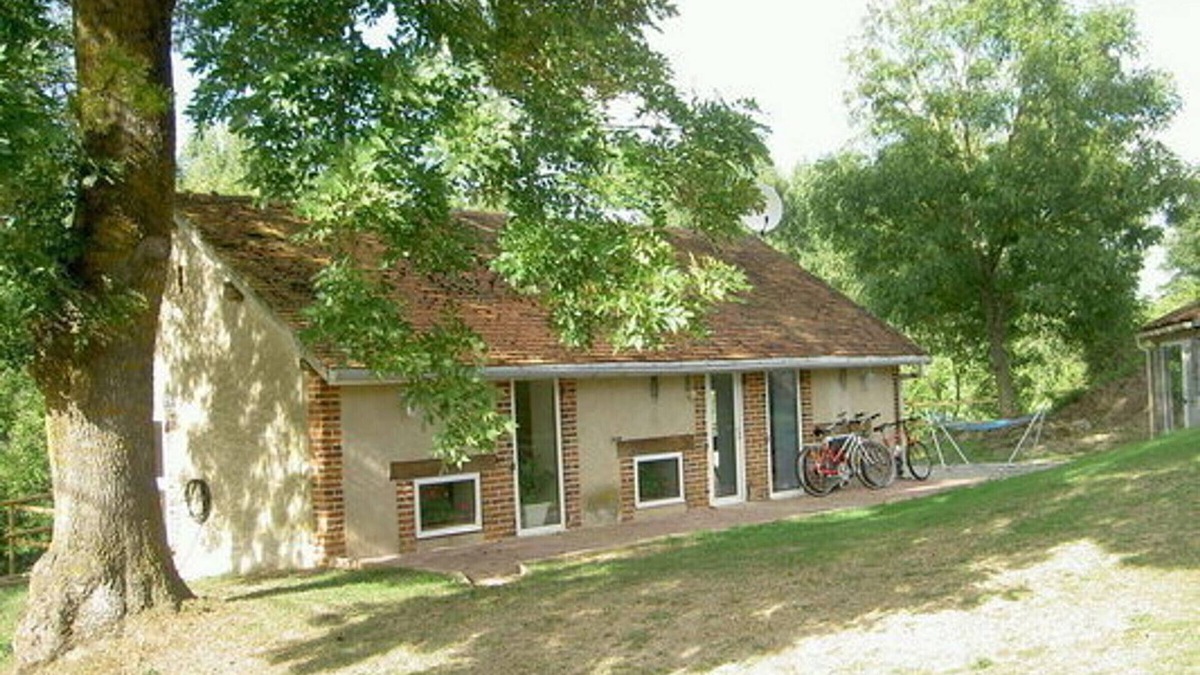 Chatel-de-Neuvre Cottage | Gite Châtel-de-Neuvre, 1 bedroom, 3 persons