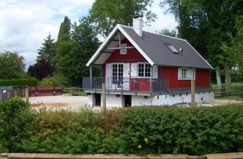 La Fresnaye-sur-Chedouet Ski Chalet | GITE Chalet