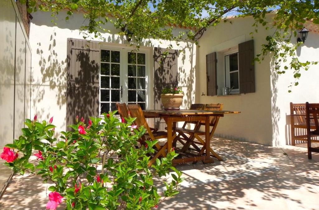 Boulbon House | Gite Chez Un Producteur de Fruits.