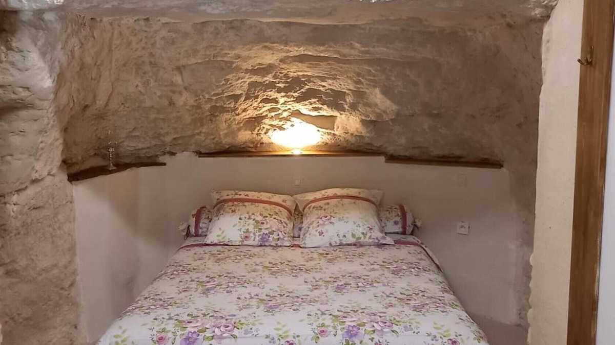 Civray-de-Touraine House | Gite-civray-de-touraine troglo de denise