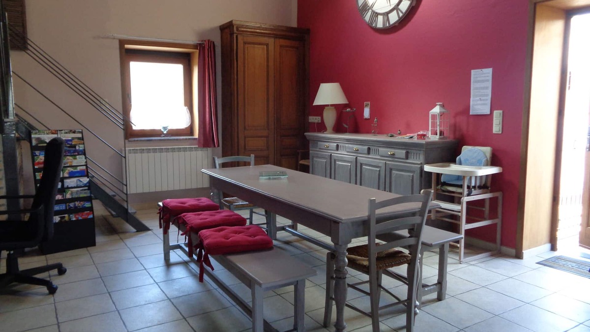 Cerfontaine Apartment | Gîte close to the clock