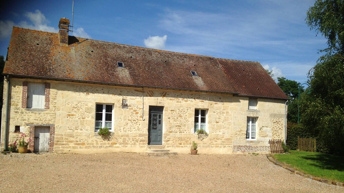 Bures Cottage | GITE. COUNTRY HOUSE WITH CHILDREN'S SHACK BETWEEN MORTAGNE LE MELE SEES