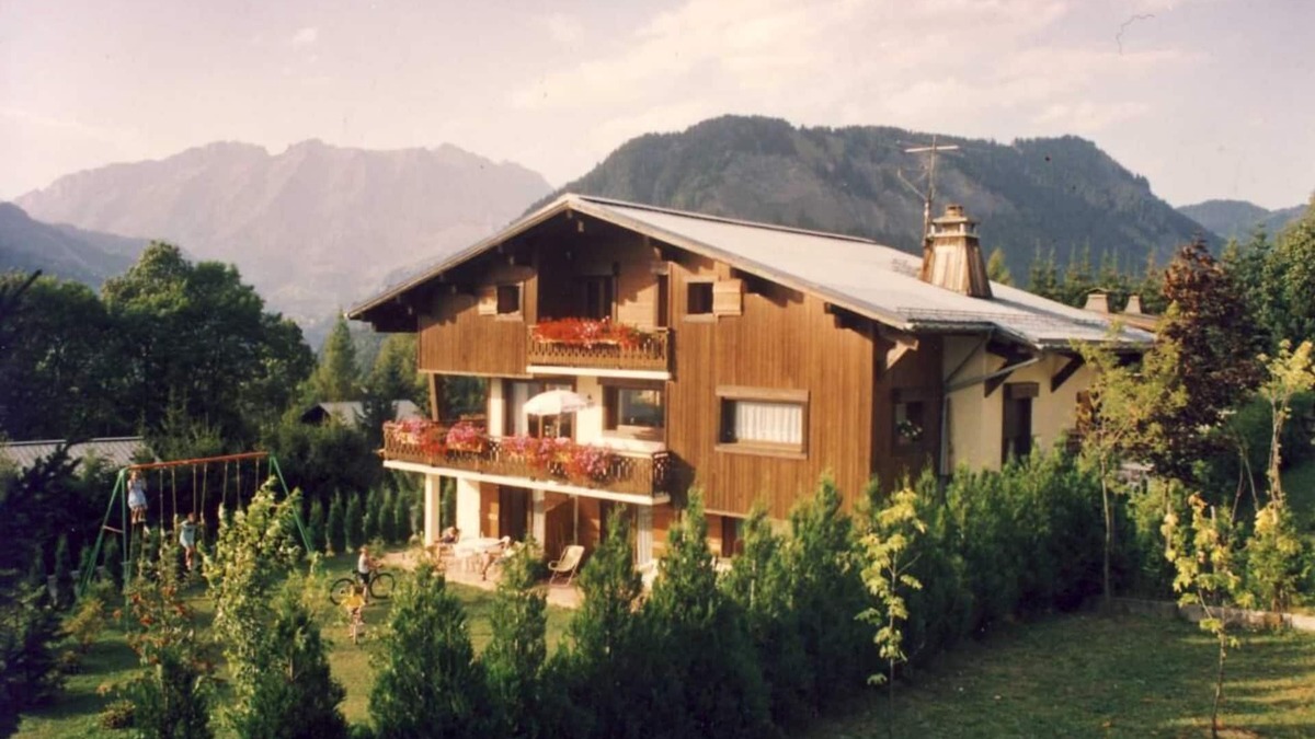 Notre-Dame-de-Bellecombe Ski Chalet | GITE DANS CHALET SAVOYARD, 4 PERS, au pied des pistes, calme, vue, expo sud