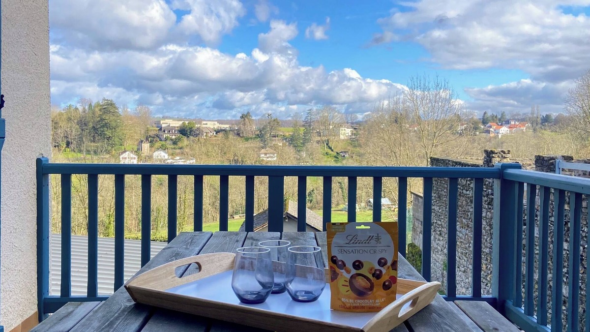 Oloron-Sainte-Marie Apartment | Gîte d'Ossau, cosy apartment in the heart of the Sainte Croix district
