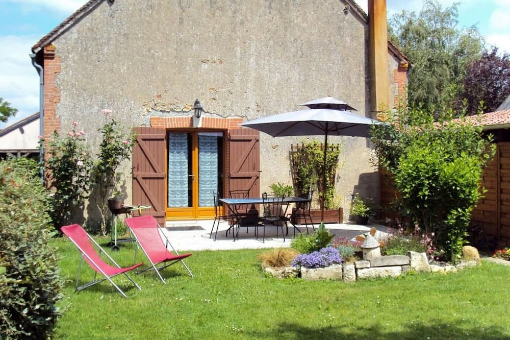 Dampierre-en-Burly Cottage | Gite Dampierre-en-Burly, 2 bedrooms, 4 persons