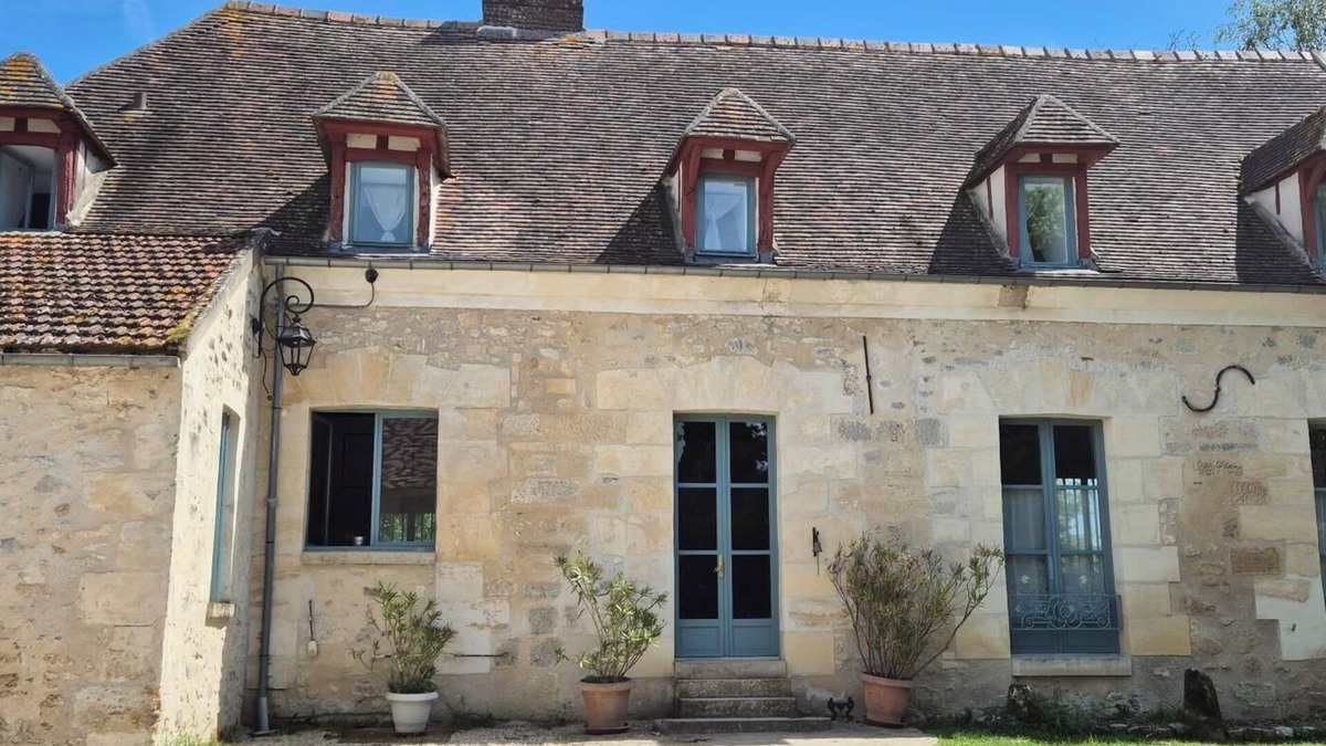 Neuville-Bosc House | Gite de caractère - 16th century farmhouse 1 hour from Paris, a preserved estate
