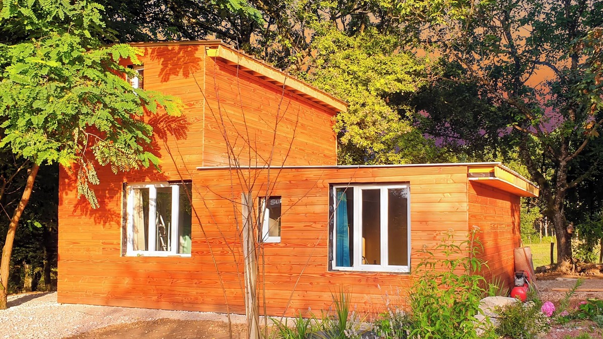 Dommartin-les-Cuiseaux Ski Chalet | Gîte de la Liambe -wooden house in the countryside - sleeps 4 to 6 -