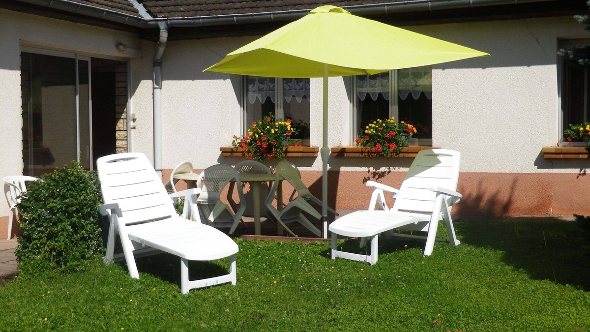 Champagney House | GITE DE FRANCE 2 minutes' walk from the lake 1 medium-sized pet