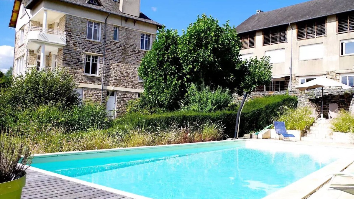 Uzerche Villa | Gîte de France A pearl of view 4 ears of corn - Gite de France 14 people