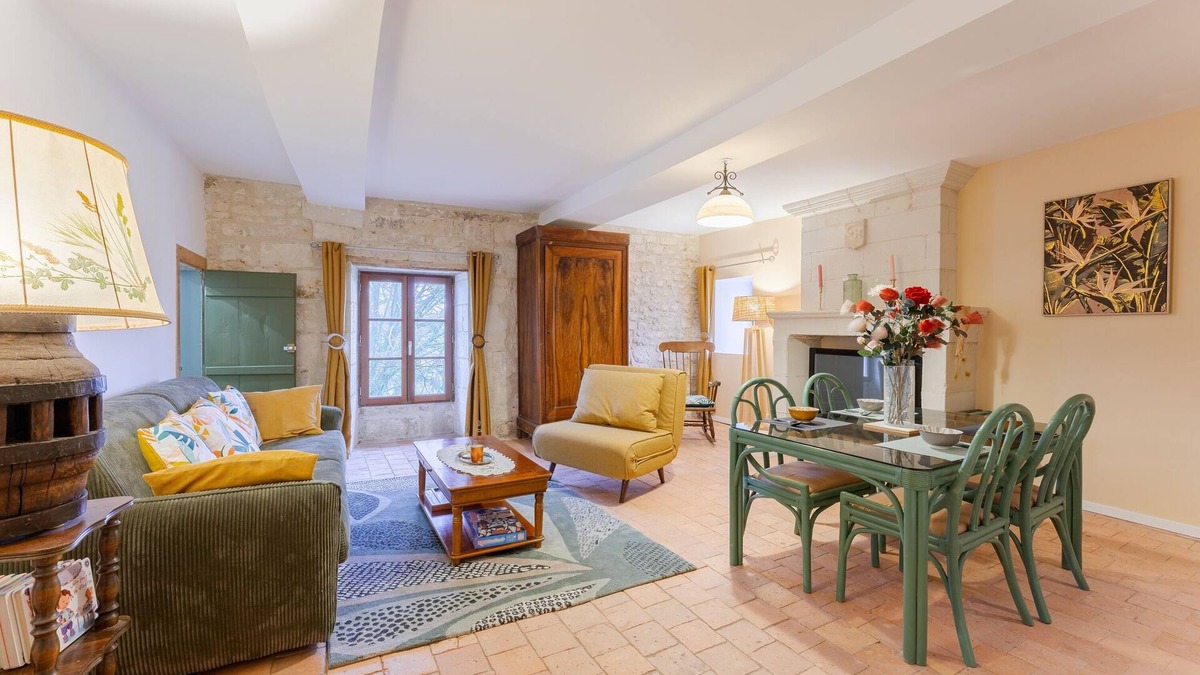 Deneze-sous-Doue Apartment | Gite de la ferme du château 1 - Appt climatisé