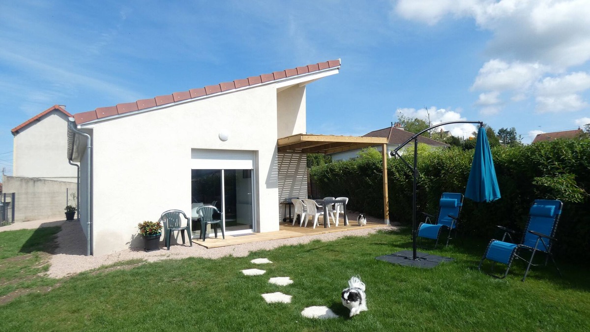 Commentry House | Gite de la libellule 4 stars house with independent garden