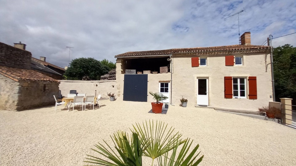 Moncontour House | Gite de la Source