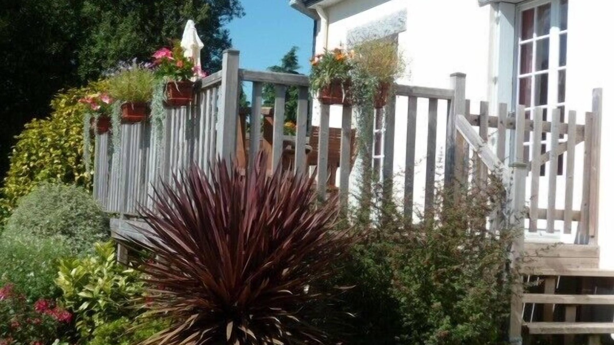 Loqueffret Cottage | GITE DE LIORS CANAP enclosed garden, calm and comfort in the countryside, internet wifi.