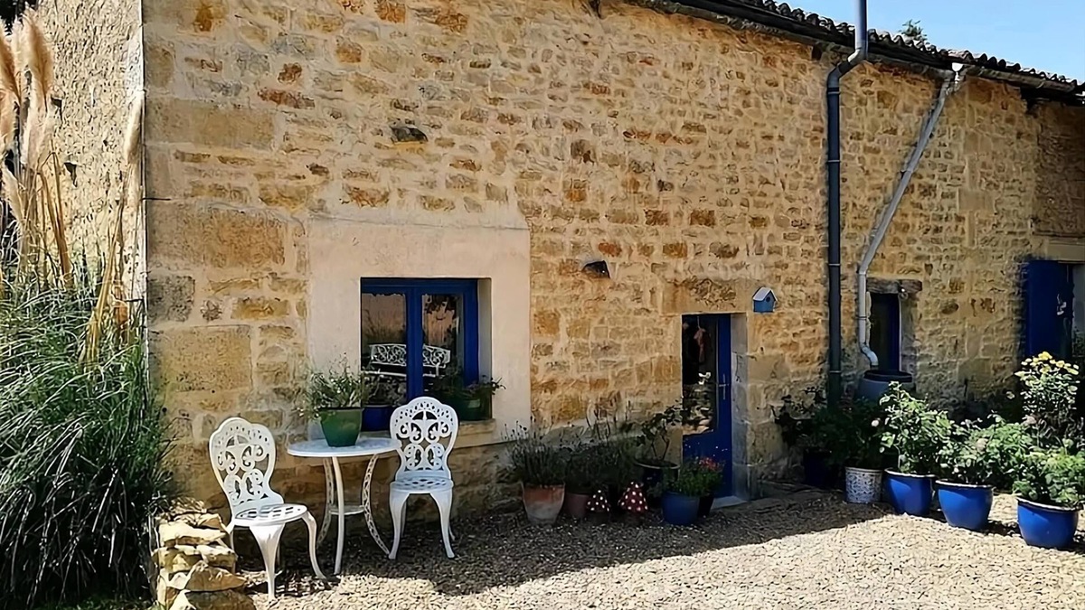 Beaulieu-sur-Sonnette House | Gite de Rosaraie set in rural french countryside