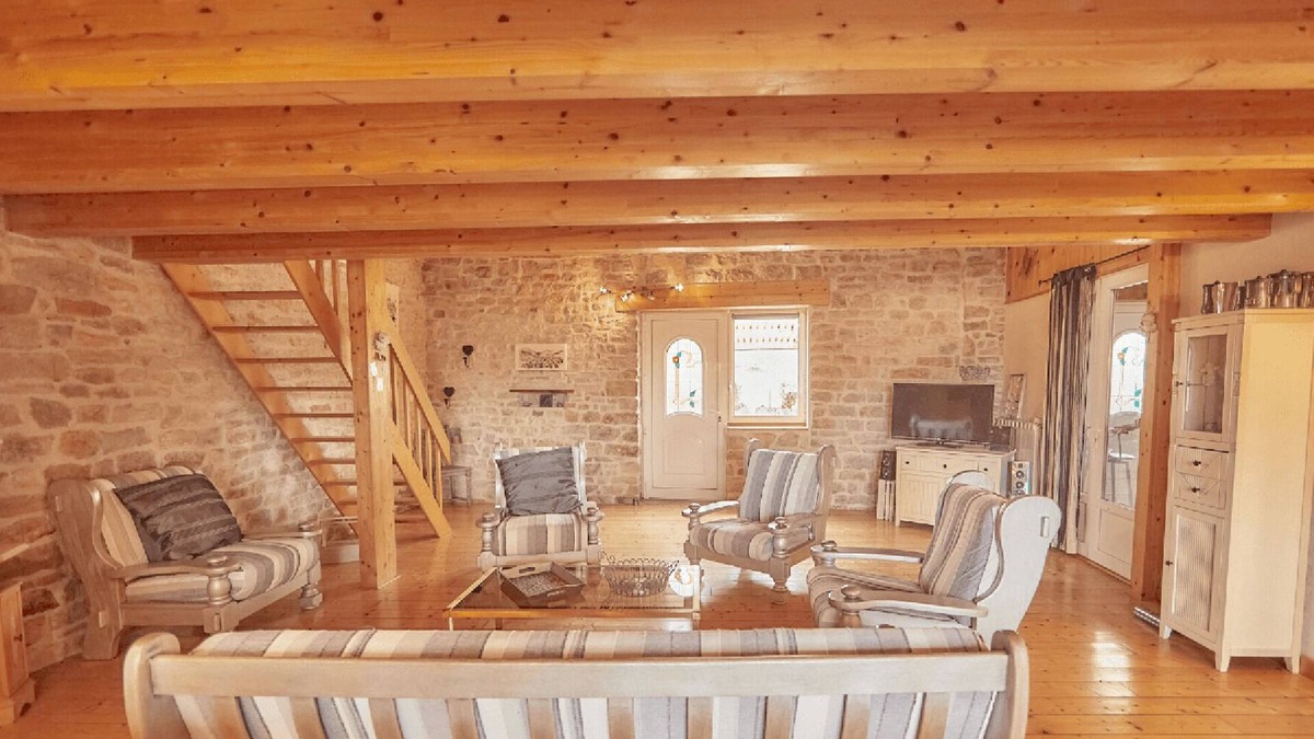 Villette-les-Arbois Cottage | Gite des flâneurs du Jura: Large holiday home for 15 people near Arbois. Land, c