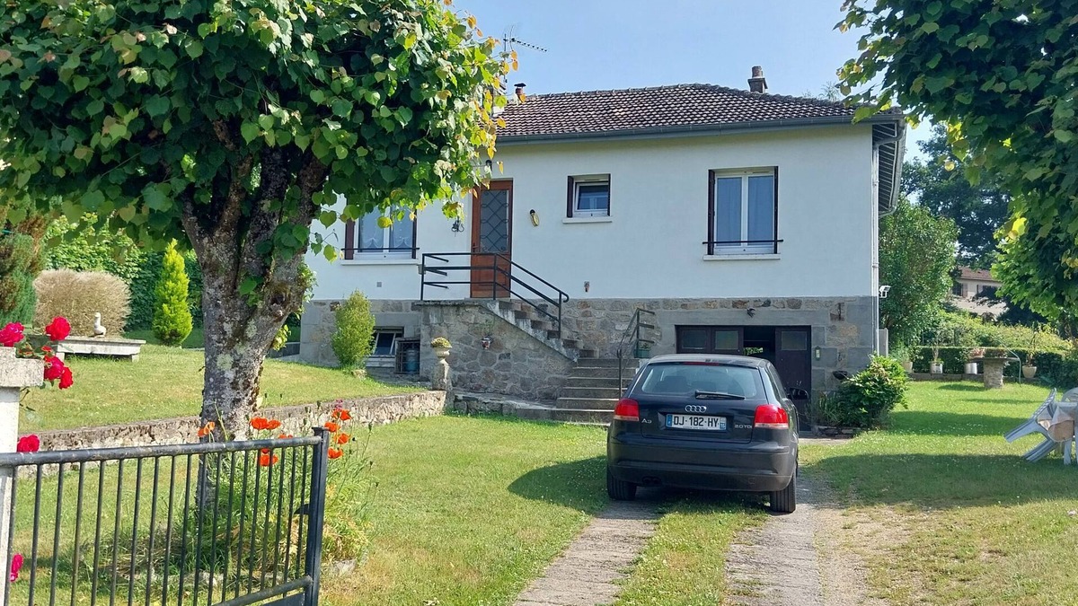 Lacapelle-Viescamp House | Gite Detached house sleeps 6 Pets welcome Wifi lake 10mn