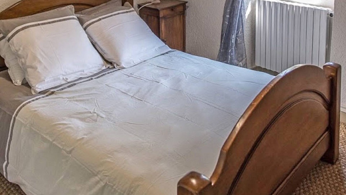 Saint-Priest House | Gite du clos long, in a secluded hamlet