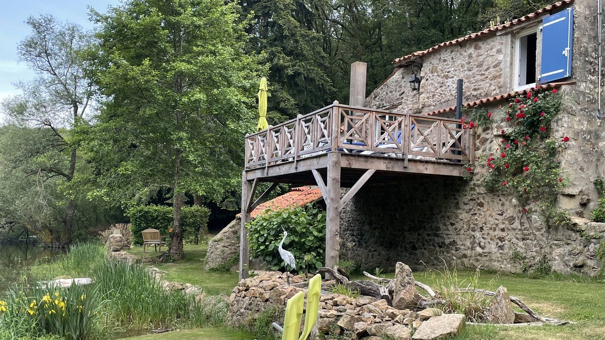 Vouvant House | Gîte du Pont de Diet in Mervent, an unusual, peaceful setting in a forest by the water.